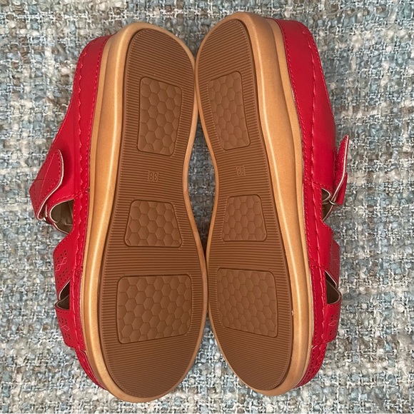 SMajong Women's Wedge Open Toe Sandals in Red - Picture 7 of 7